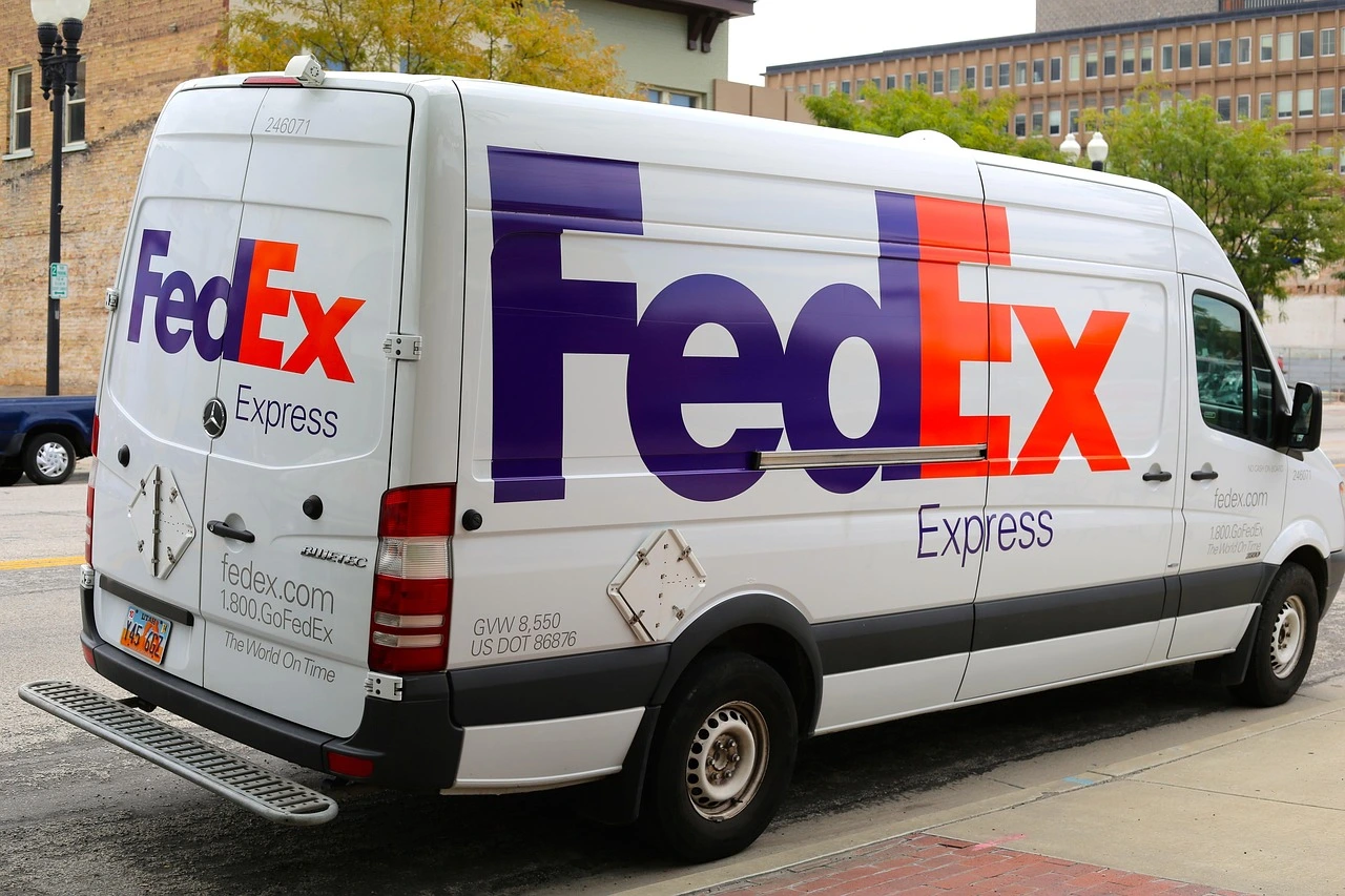 fedex delivery car