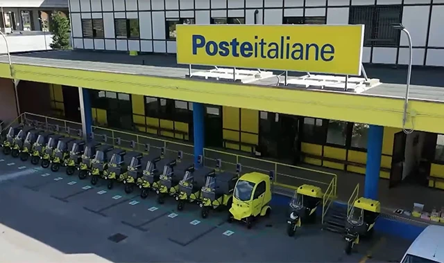 centro smistamento delle poste con veicoli