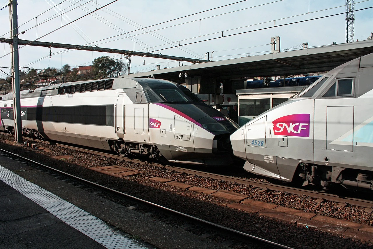 gare sncf avec des TGV
